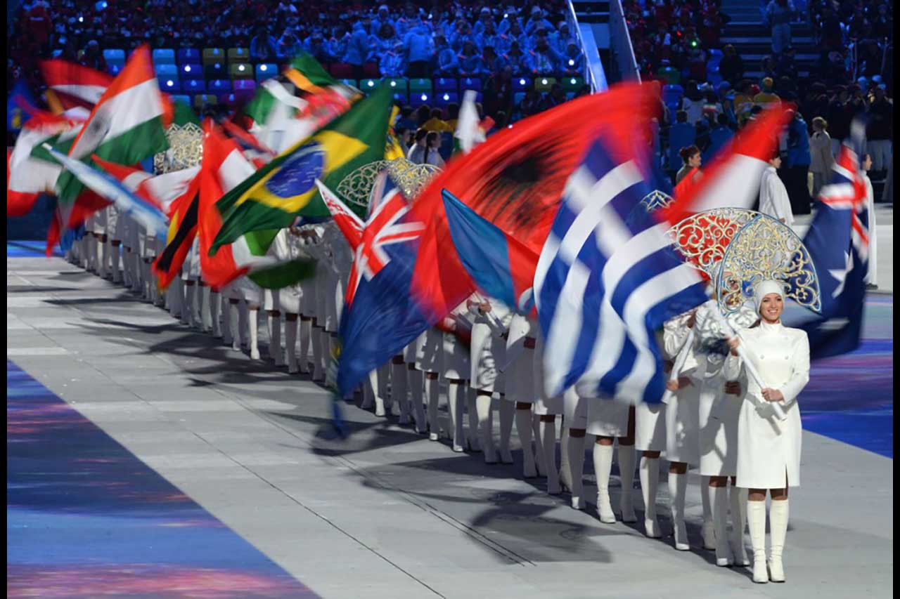 Какие страны были в сочи. Закрытие олимпиады в Сочи 2014. Церемония закрытия олимпиады в Сочи 2014. Олимпийский флаг Сочи 2014. Закрытие Олимпийских игр в Сочи 2014.