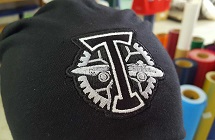 nanesenie logotipa na shapku3