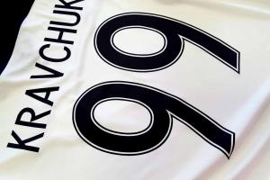 nanesenie nomerov na futbolnuyu formu