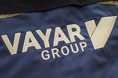 nanesenie-logotipa-vayar-na-specodejdu-sportprintm