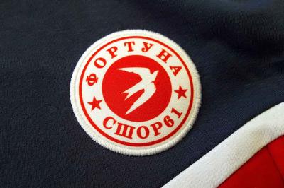 nanesenie_logotipa_fortuna_na_kurtki_sportprintm