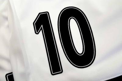 нанесение номера 10 на майку